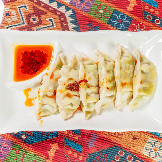 M16.	手包水饺 (15个) (羊肉/牛肉/鸡肉) Tugur (Dumplings).
