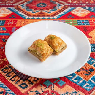 D5. 经典开心果果仁蜜饼 (1) Classic Pistachio Baklava (1 Pc)